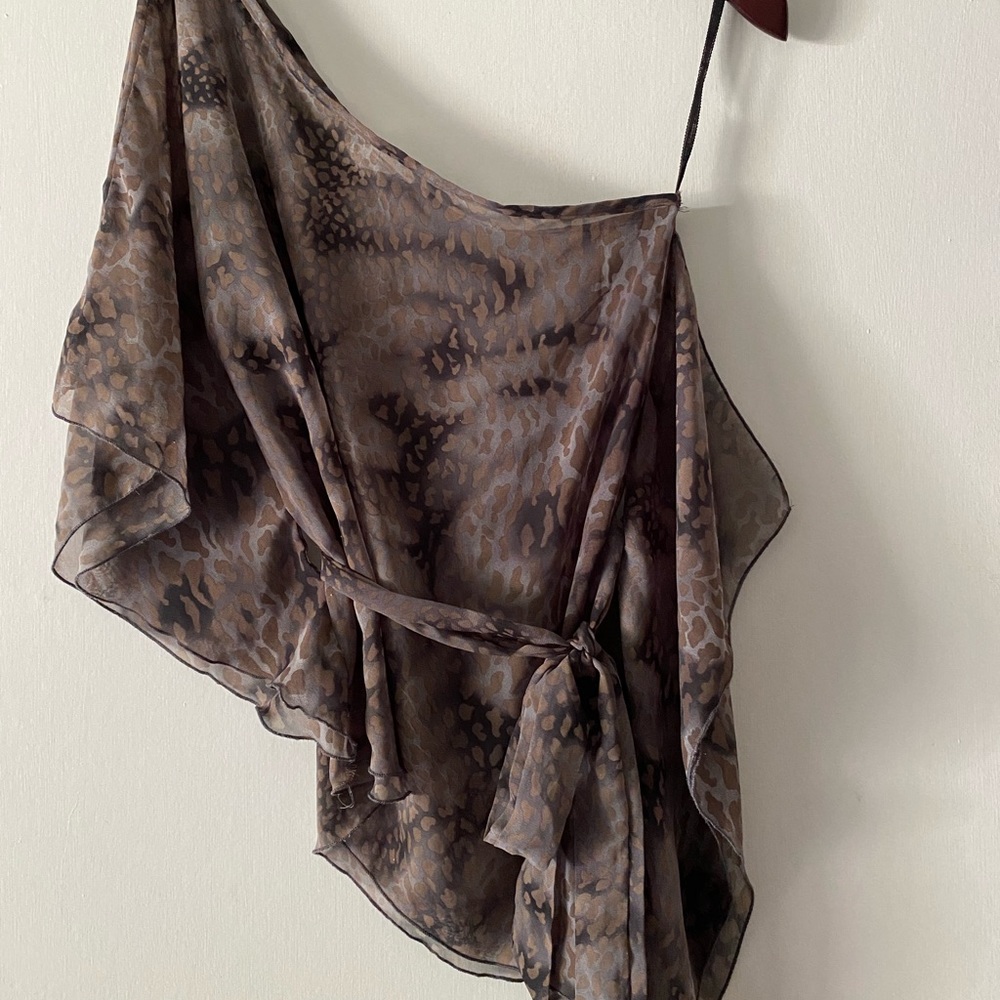 Very pretty grey 1 shoulder top